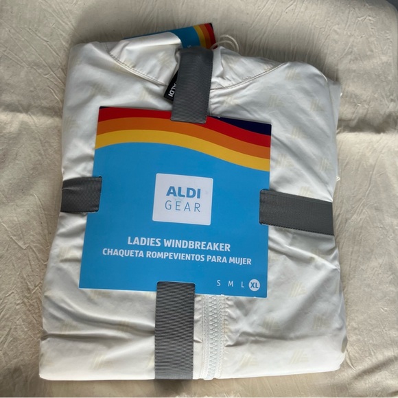 ALDI Gear Windbreaker White Cream Jacket Ladies XL New Fan Logo Jacket - Picture 1 of 3